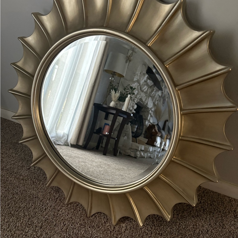 Elegant Gold Sunburst Wall Mirror